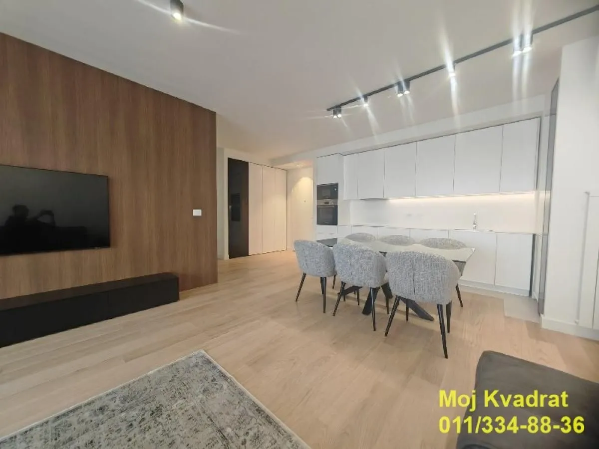 Izdavanje, četvorosoban stan, 120m², Savski Venac, Beograd