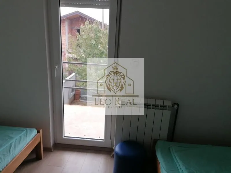 Izdavanje, stan, 180m², Radiofar, Surčin