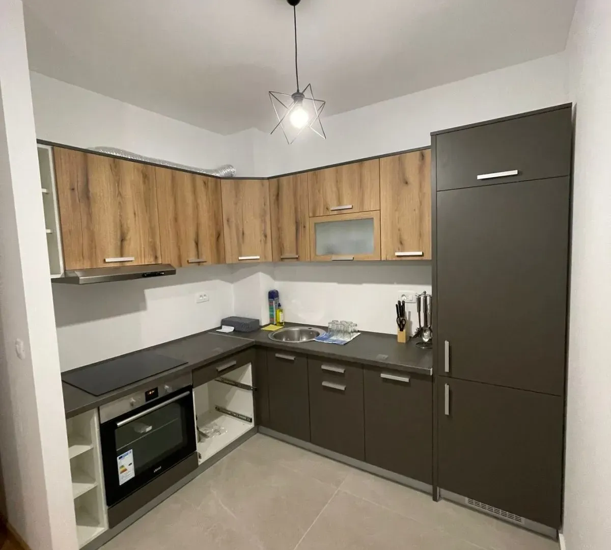 Izdavanje, jednosoban stan, 48m², New City, Podgorica