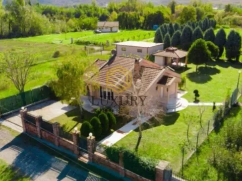 Izdavanje, kuća, 160m², Rogami, Podgorica - image 8