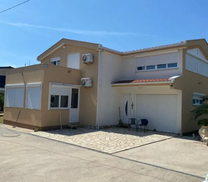 Sale, house, 200m², Polje, Bar