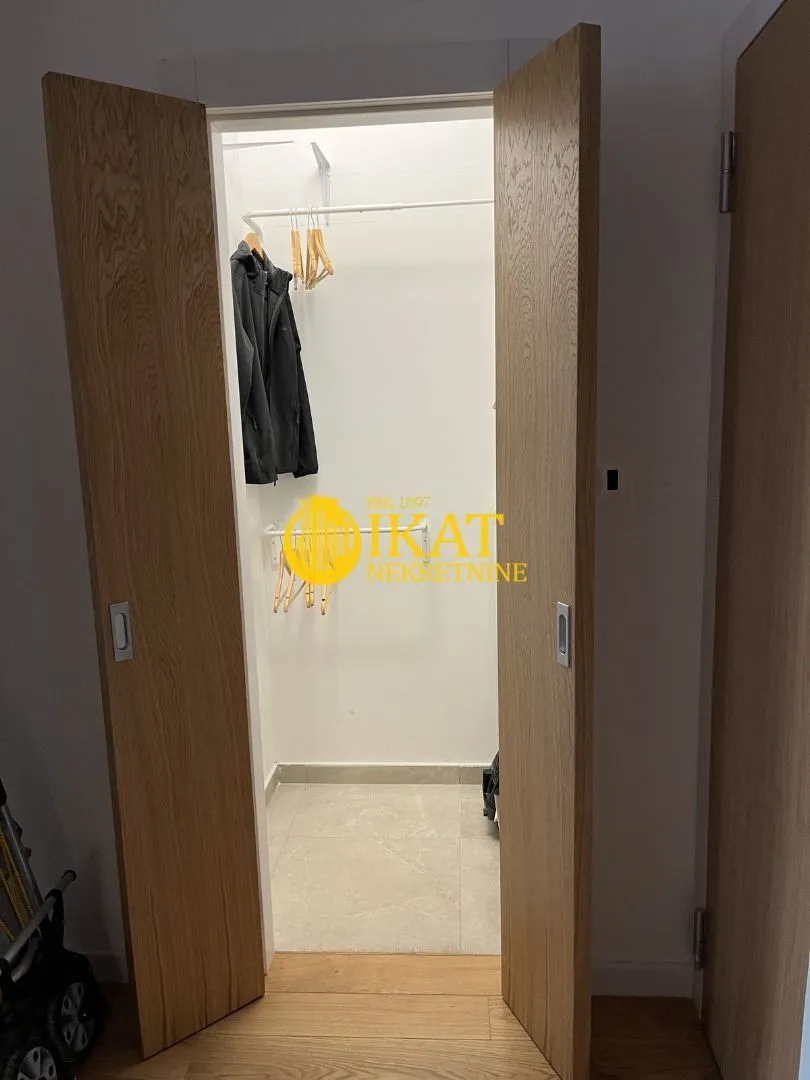 Izdavanje, dvosoban stan, 64m², Zemun Gornji Grad, Zemun Sve Podlokacije