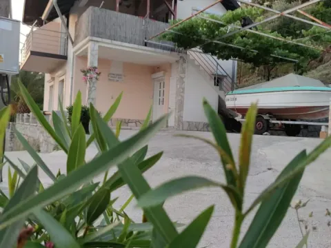 Izdavanje, kuća, 130m², Tivat, Crna Gora - image 2