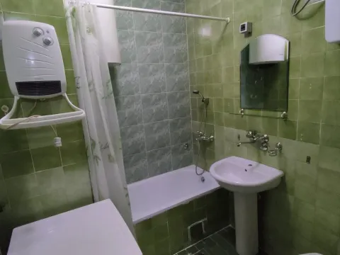 Izdavanje, jednosoban stan, 50m², Malo Brdo, Podgorica - image 8