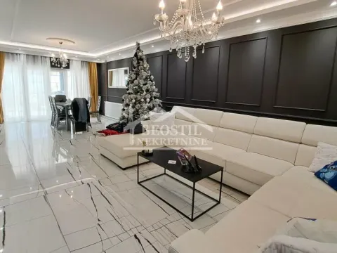 Kuća in Palilula Sve Podlokacije