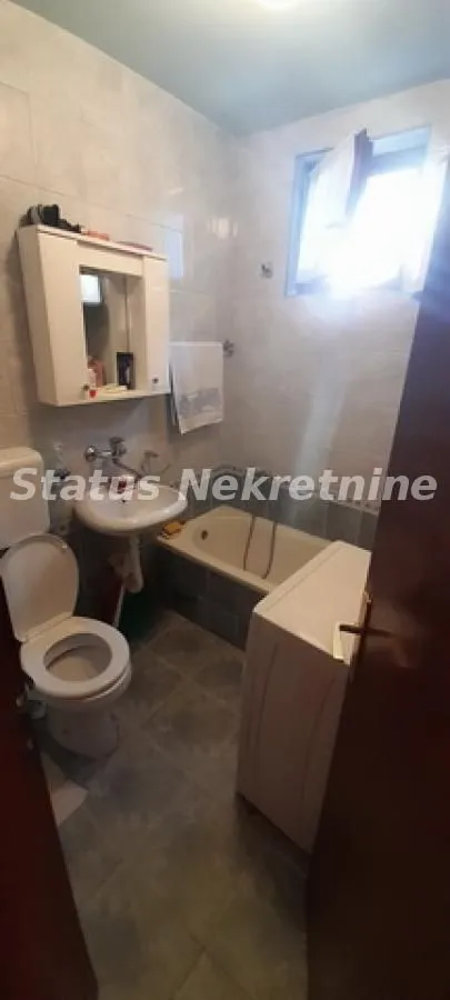 Izdavanje, dvosoban stan, 65m², Sremska Kamenica, Petrovaradin