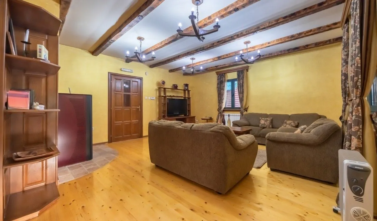 Prodaja, kuća, 300m², Motički gaj, Žabljak