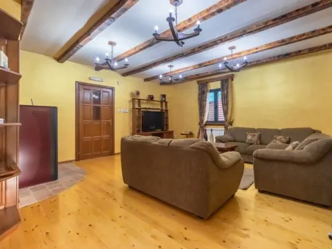 Sale, house, 300m², Motički gaj, Žabljak - image 2