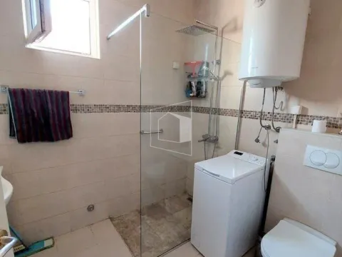 Rent, house, 120m², Tološi, Podgorica - image 11