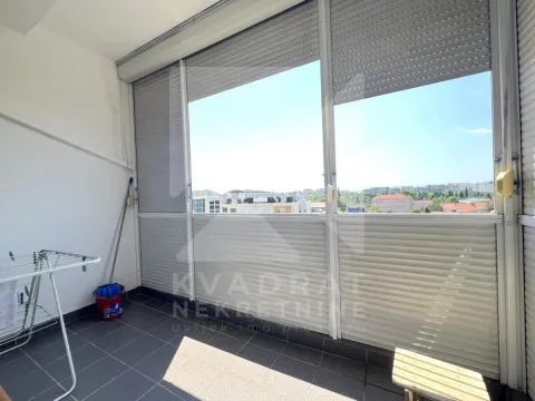 Rent, two bedroom apartment, 65m², Pejton, Podgorica - image 9
