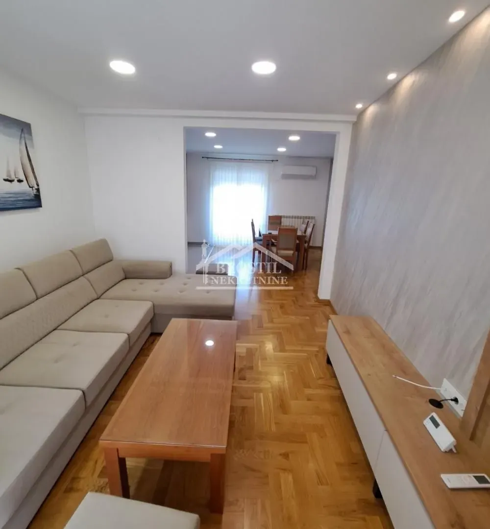 Izdavanje, trosoban stan, 82m², Skojevsko Naselje, Beograd