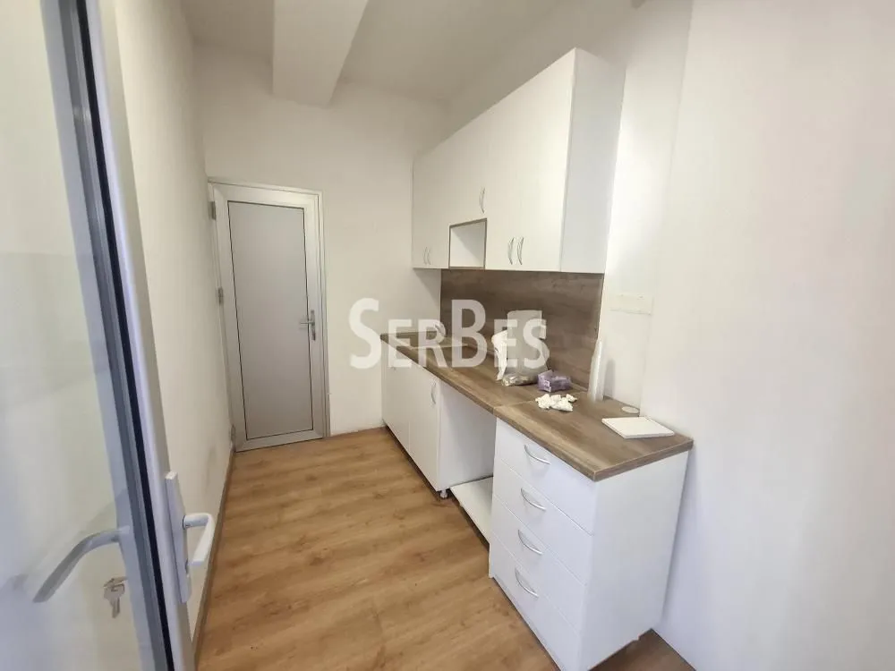 Rent, office space, 200m², Adamovićevo Naselje, Novi Sad Sve Podlokacije