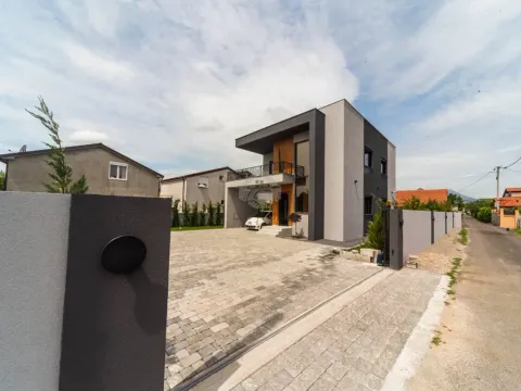 Sale, house, 202m², Tološi, Podgorica - image 5