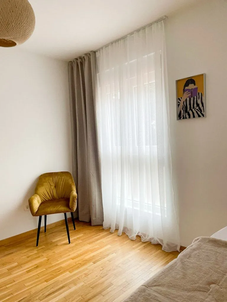 Izdavanje, dvosoban stan, 87m², Malo Brdo, Podgorica