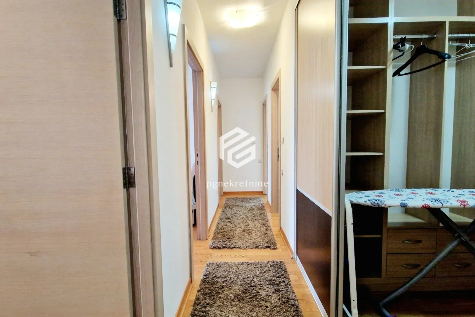 Izdavanje, trosoban stan, 120m², City Kvart, Podgorica