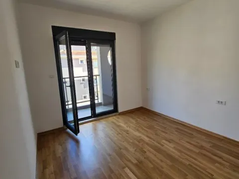 Izdavanje, jednosoban stan, 50m², Momišići, Podgorica - image 8