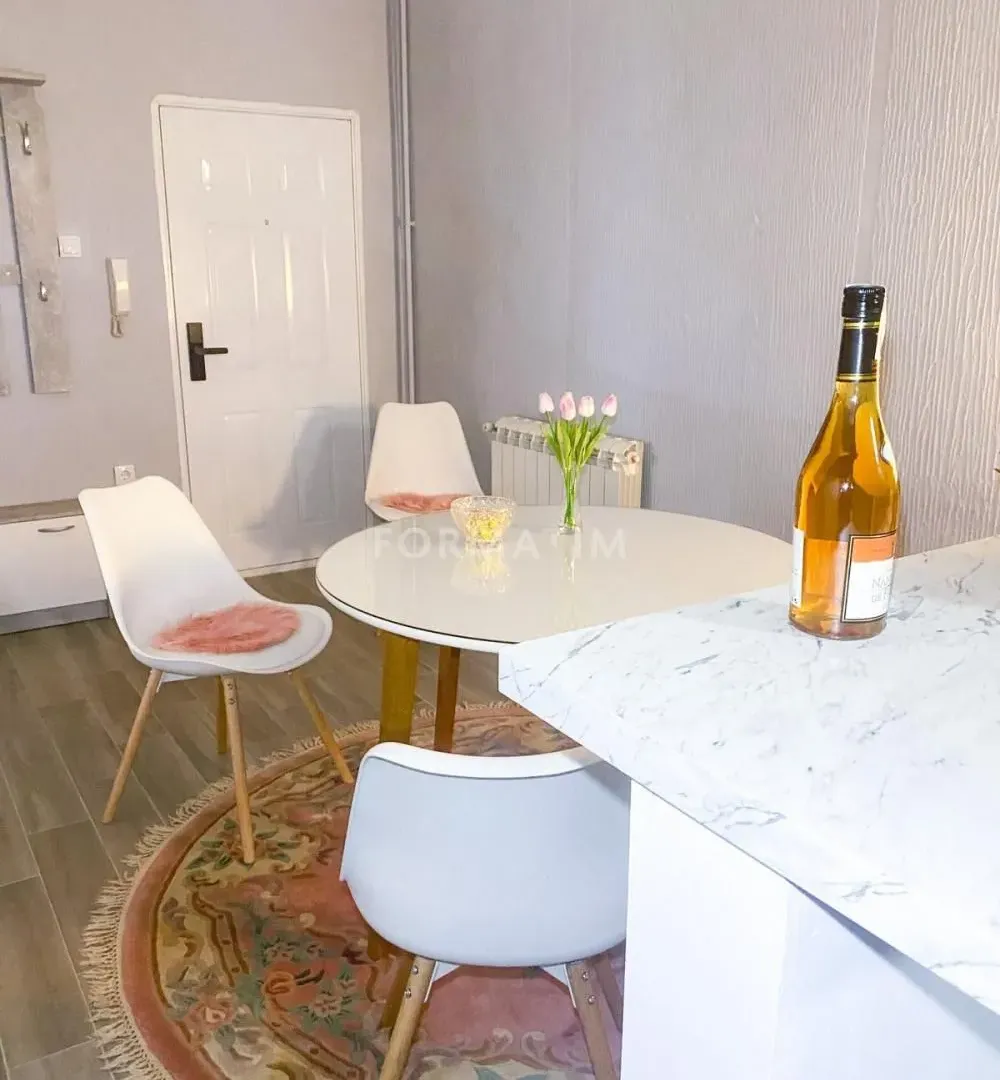 Izdavanje, dvosoban stan, 52m², Cvetni Trg, Vračar Sve Podlokacije