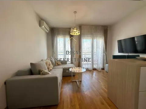 Izdavanje, garsonjera, 30m², City Kvart, Podgorica - image 1