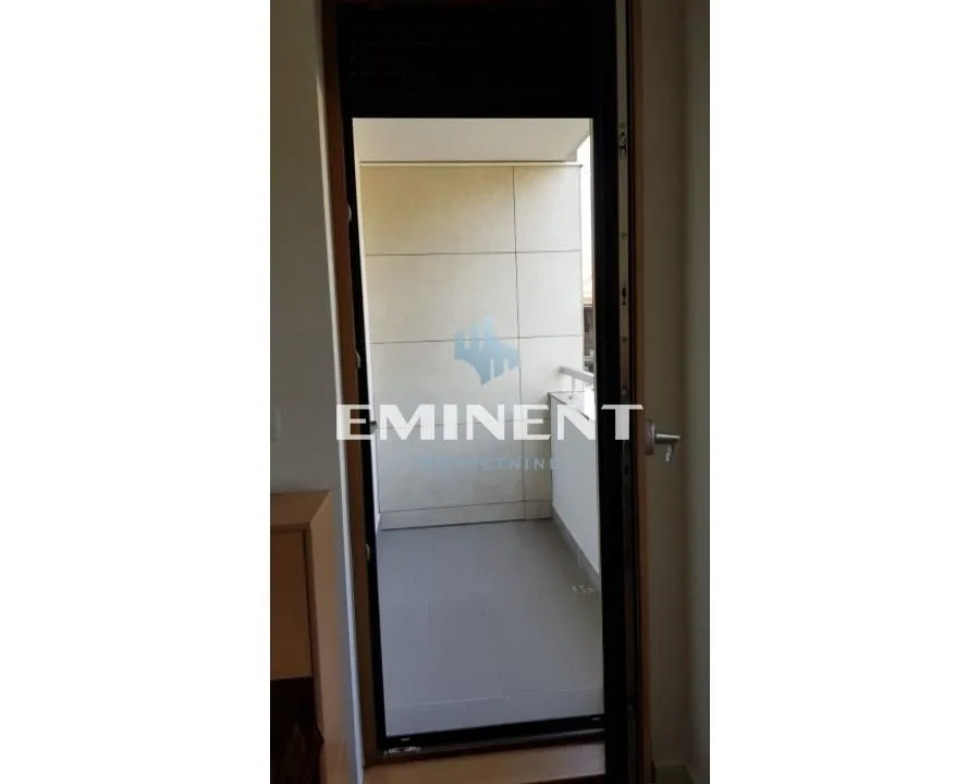 Izdavanje, dvosoban stan, 47m², Zemun Centar, Zemun Sve Podlokacije