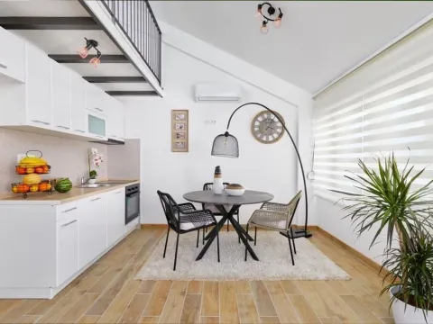 Rent, two bedroom apartment, 70m², Centar, Tivat - image 2