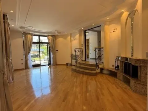 Rent, house, 312m², Voždovac Sve Podlokacije, Beograd - image 2