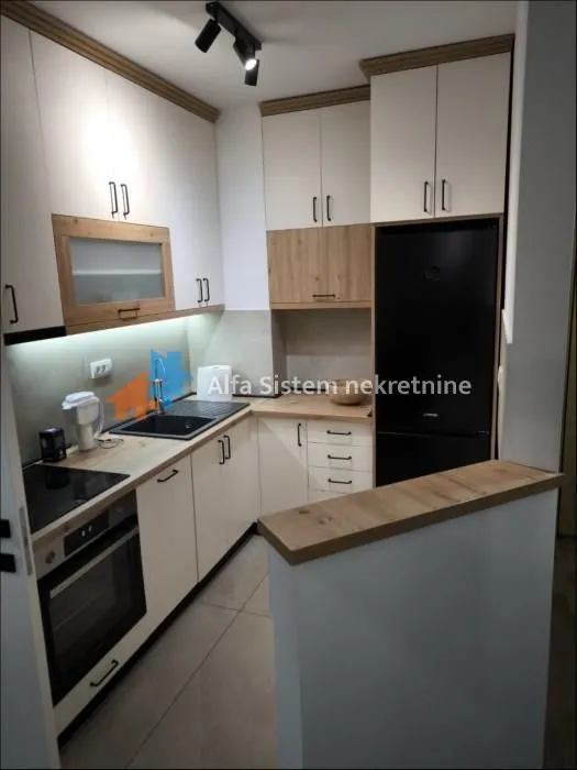 Izdavanje, trosoban stan, 60m², Južni Bulevar, Vračar Sve Podlokacije