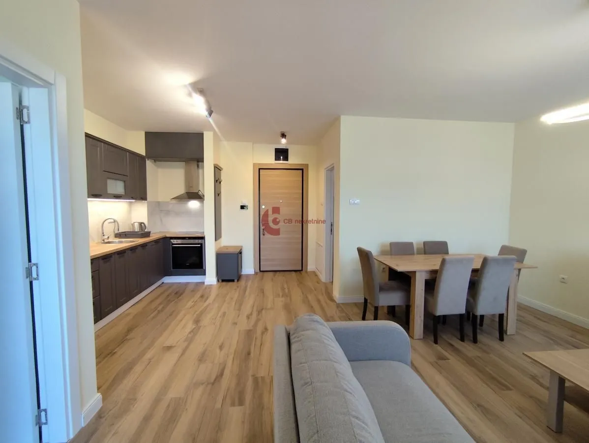 Izdavanje, dvosoban stan, 48m², Centar, Subotica