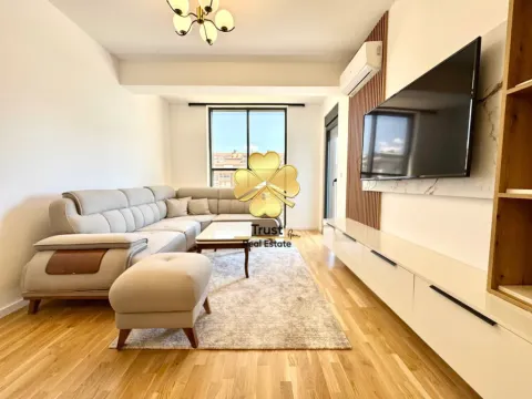 Izdavanje, dvosoban stan, 70m², Stari Aerodrom, Podgorica - image 1