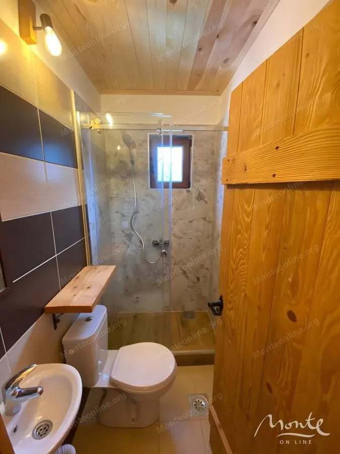 Sale, office space, 300m², Kolašin, Crna Gora