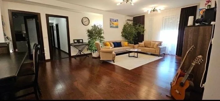 Prodaja, trosoban stan, 151m², Centar, Bar