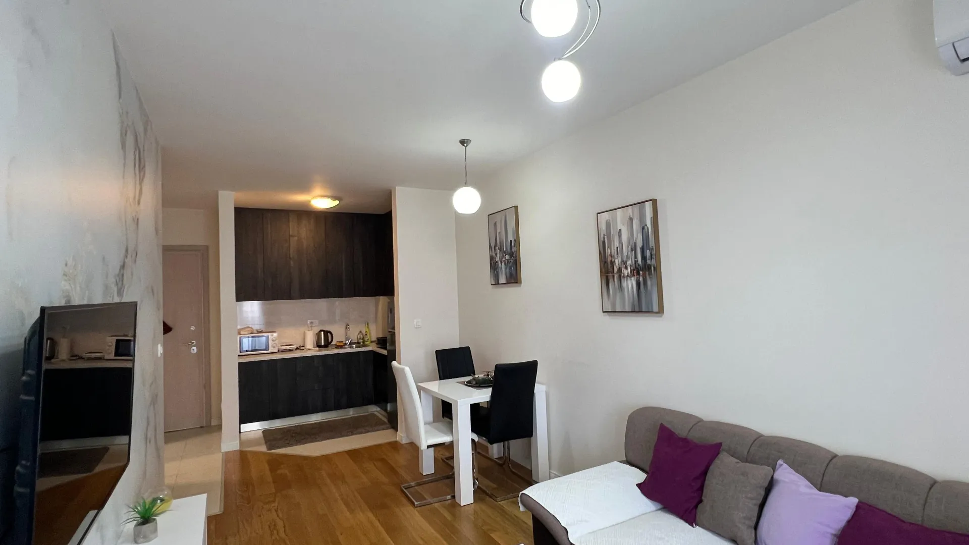 Prodaja, jednosoban stan, 40m², Central Point, Podgorica