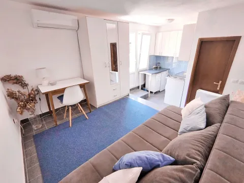 Izdavanje, garsonjera, 25m², Lazi, Budva - image 9