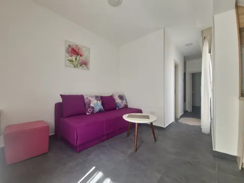 Rent, one bedroom apartment, 45m², Lastva Grbaljska, Kotor - image 8
