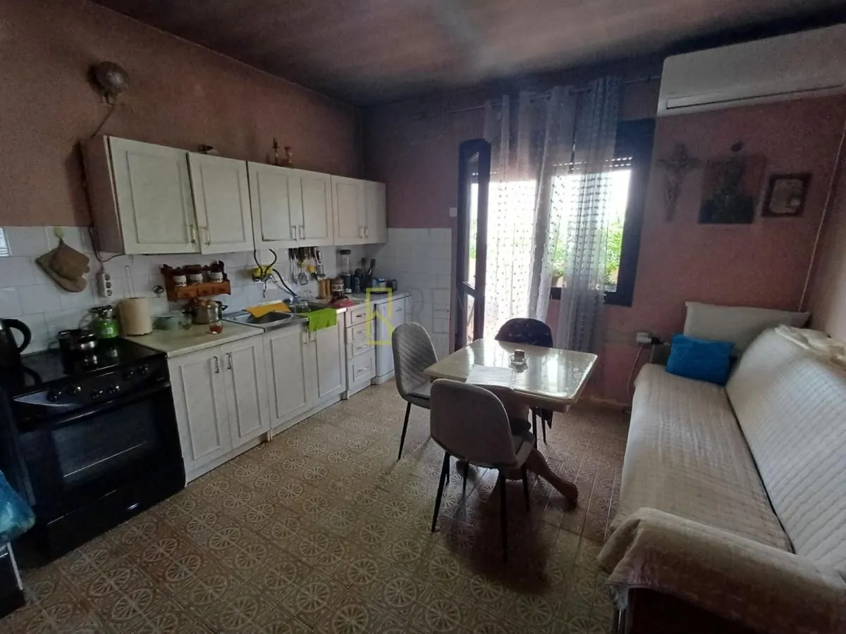 Sale, house, 161m², Tološi, Podgorica