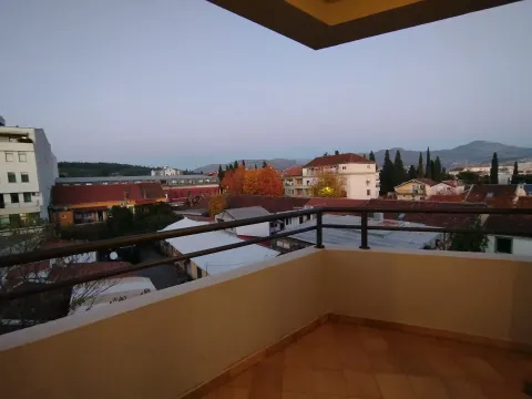 Izdavanje, stan, 68m², Centar, Podgorica - image 4