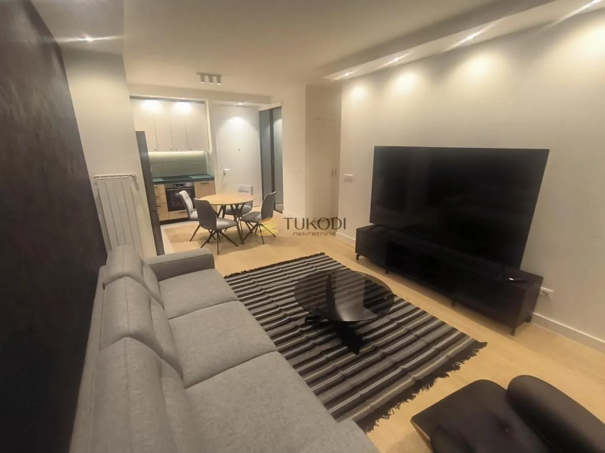 Izdavanje, dvosoban stan, 75m², Savski Venac, Beograd