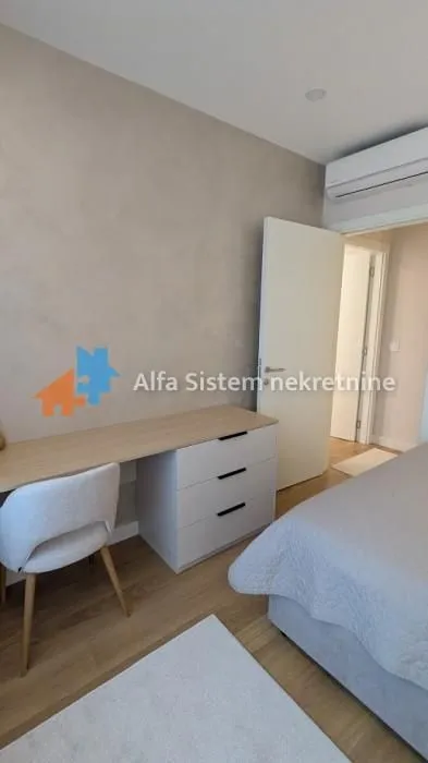 Rent, three bedroom apartment, 73m², Savski Venac, Beograd