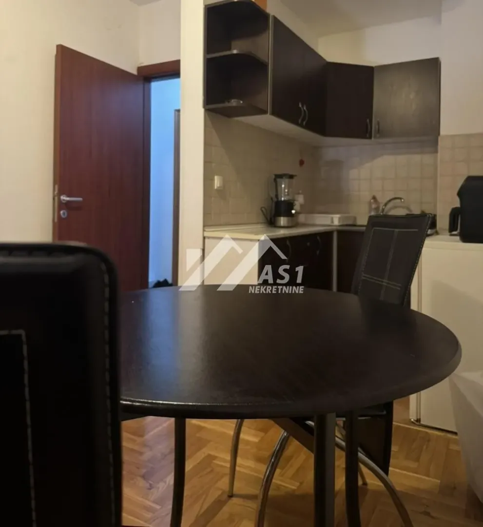 Izdavanje, jednosoban stan, 38m², Rotkvarija, Novi Sad Sve Podlokacije