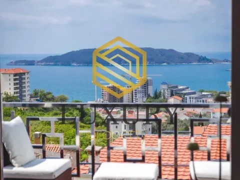 Rent, house, 230m², Bečići, Budva - image 1