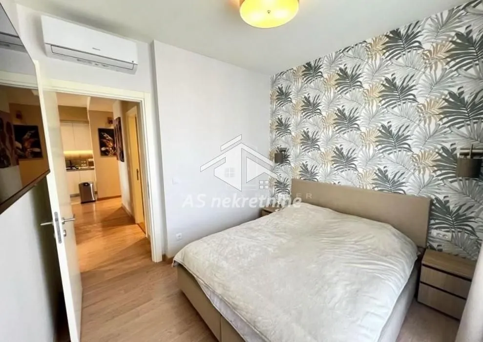 Izdavanje, trosoban stan, 83m², Savski Venac, Beograd