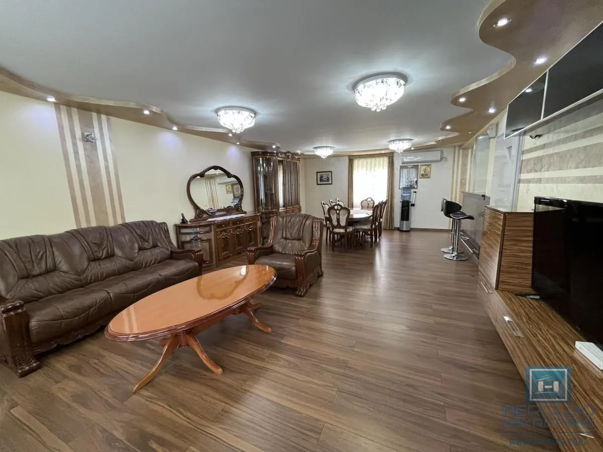 Prodaja, kuća, 302m², Vinorača, Jagodina
