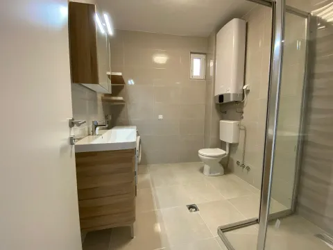 Izdavanje, trosoban stan, 120m², Bečići, Budva - image 18