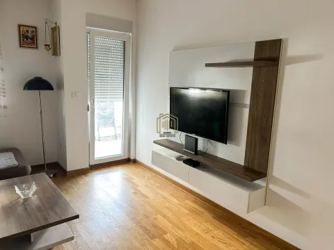 Rent, one bedroom apartment, 44m², City Kej, Podgorica - image 12