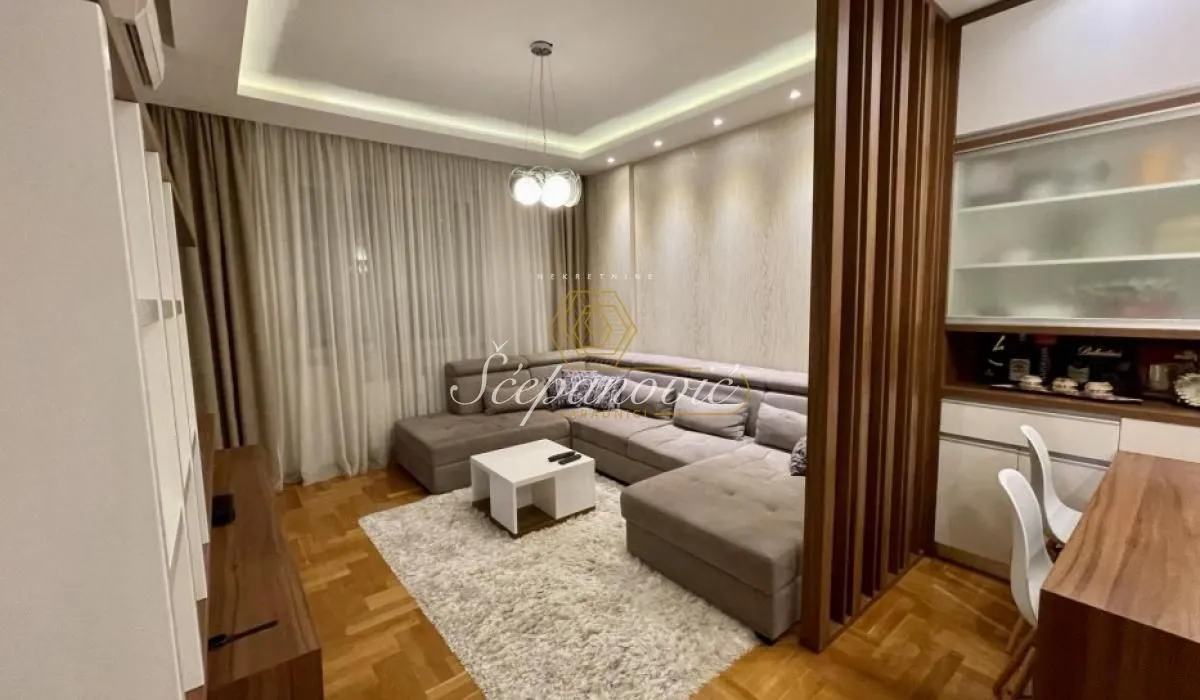 Izdavanje, dvosoban stan, 41m², Centar, Novi Sad