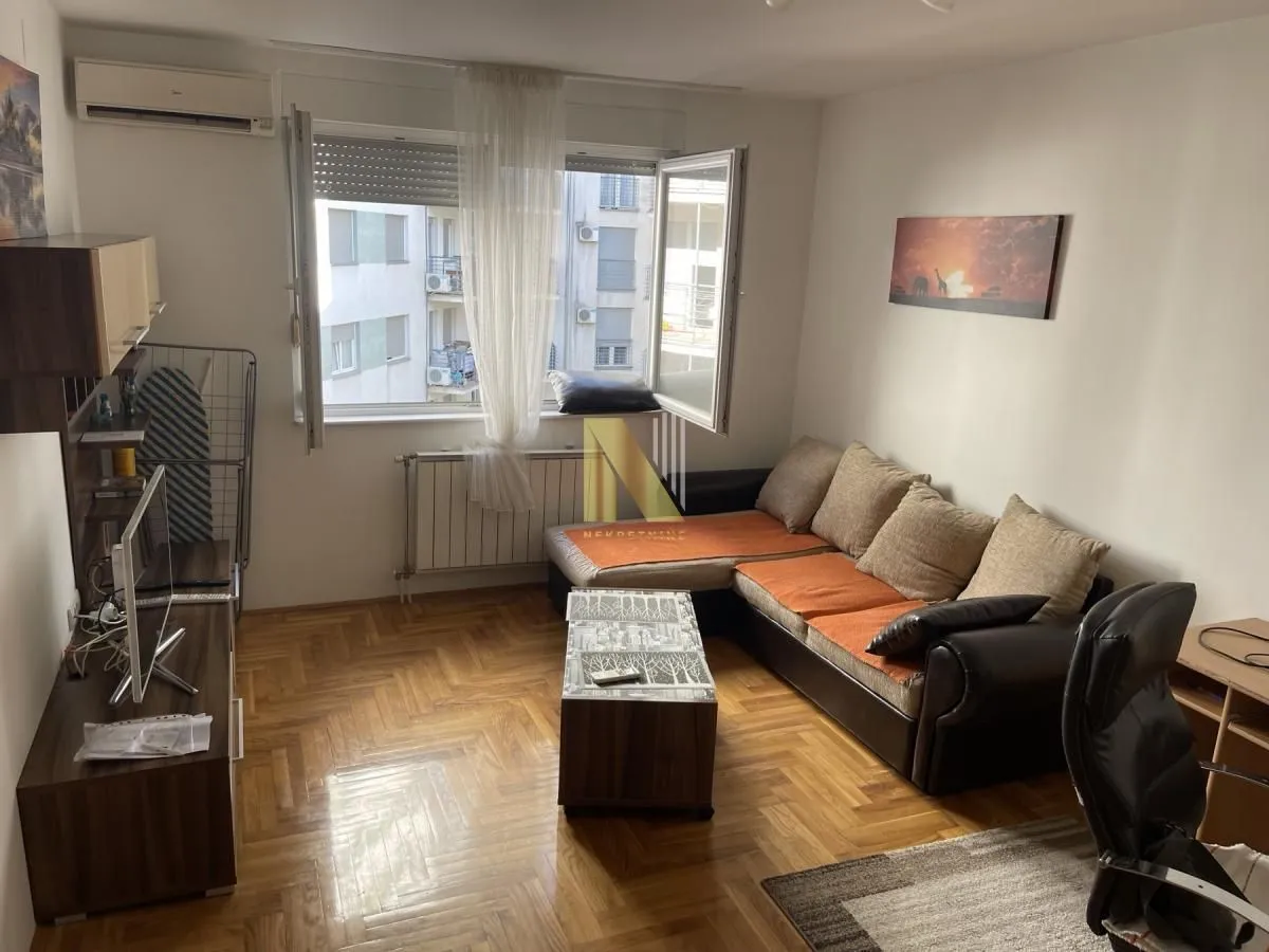 Izdavanje, jednosoban stan, 41m², Bulevar Evrope, Novi Sad Sve Podlokacije
