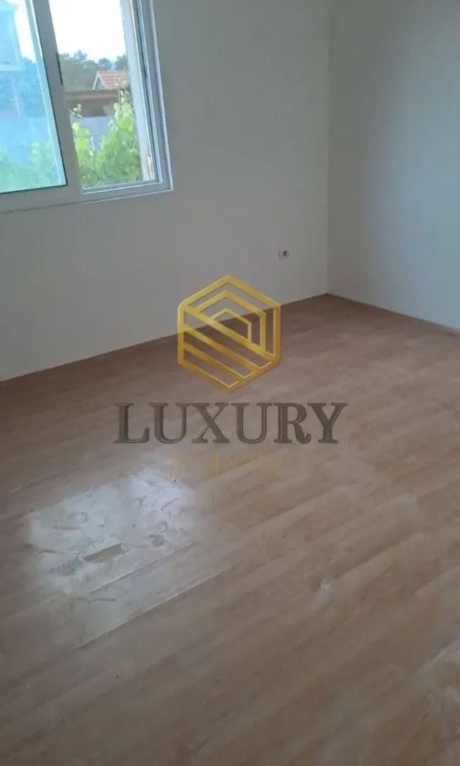 Prodaja, kuća, 250m², Murtovina, Podgorica
