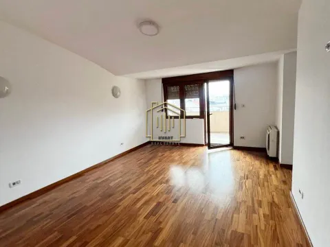 Prodaja, četvorosoban stan, 220m², Preko Morače, Podgorica - image 17