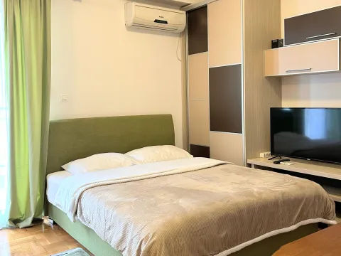 Daily-rent, one bedroom apartment, 29m², Blok 9, Podgorica - image 1