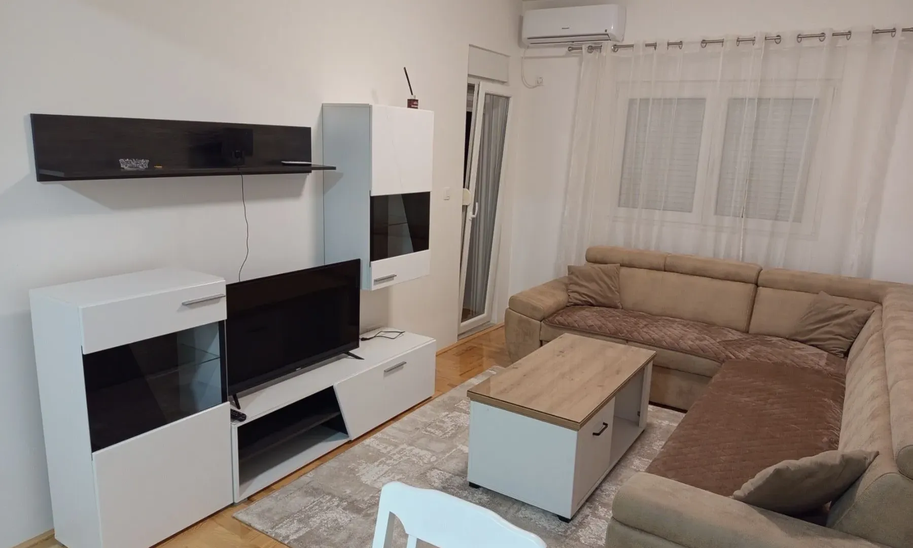 Izdavanje, jednosoban stan, 44m², Tuški Put, Podgorica