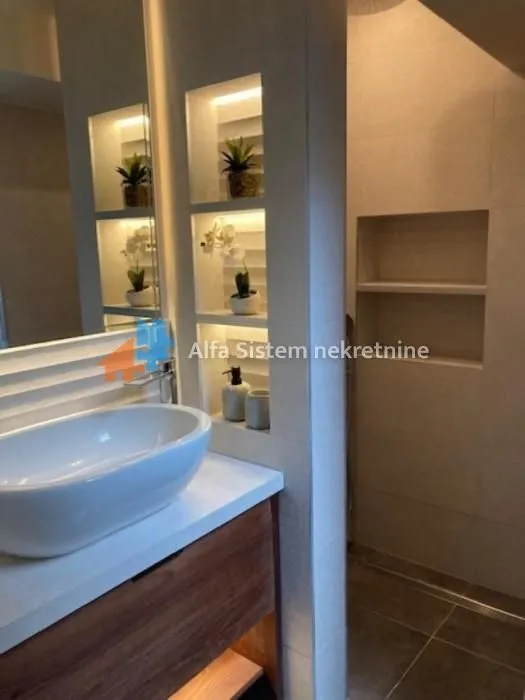 Izdavanje, četvorosoban stan, 108m², Stari Grad, Beograd